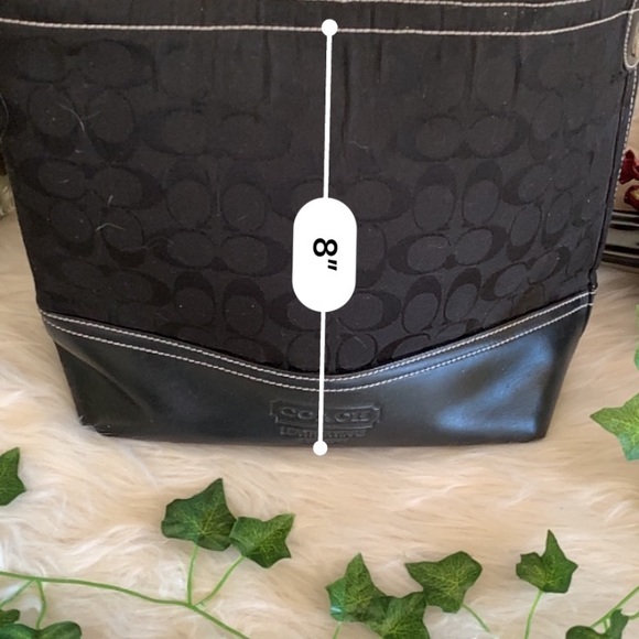 Women's Medium Soulder Purse - Picture 11 of 12